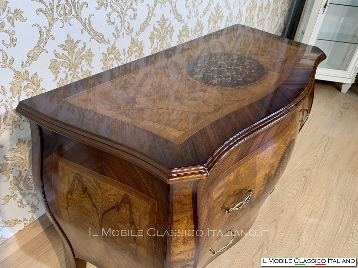 cassettone bombato intarsiato